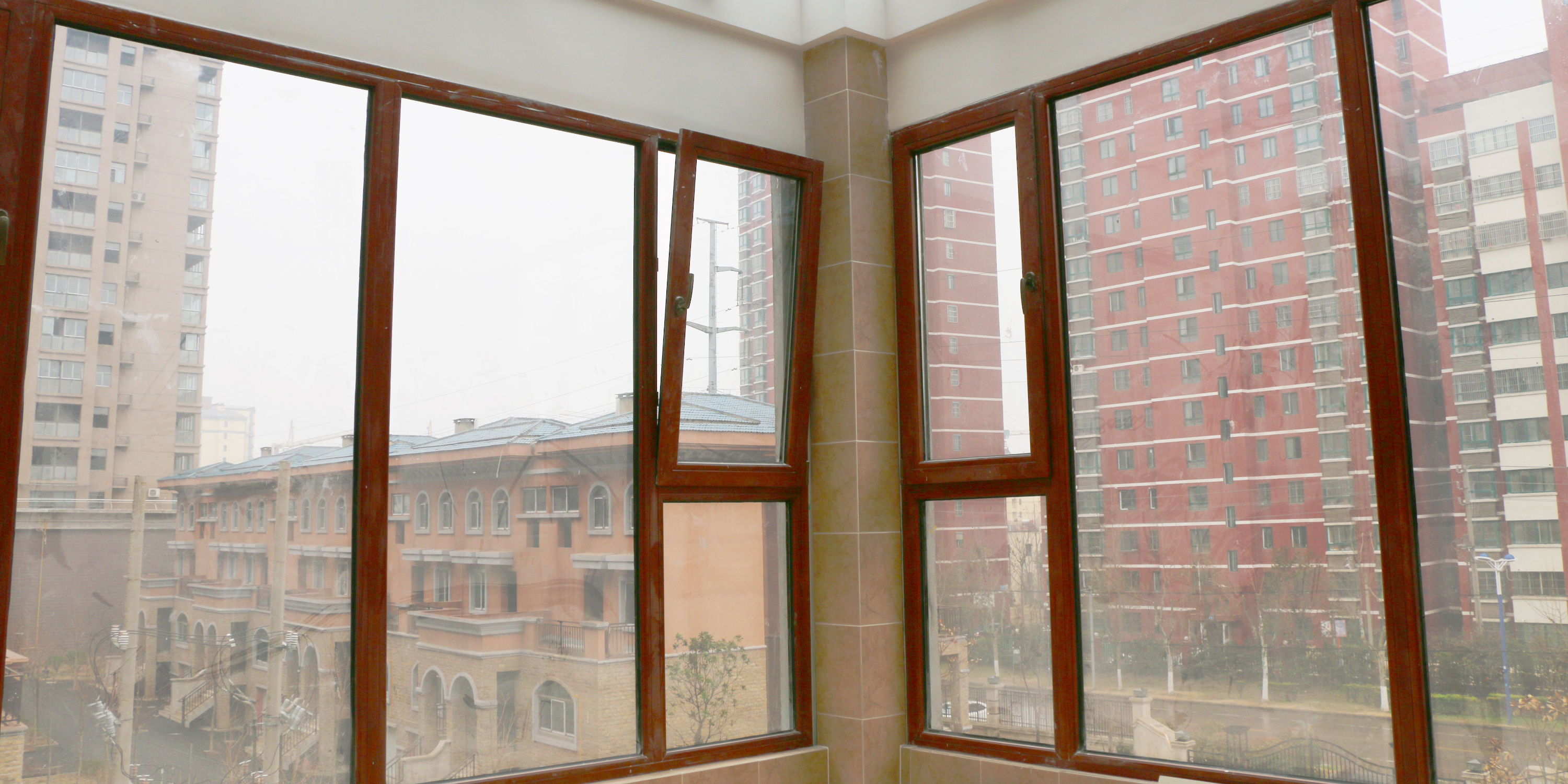 什么是鋁包木門窗？使用鋁包木門窗的陽光房效果怎么樣？