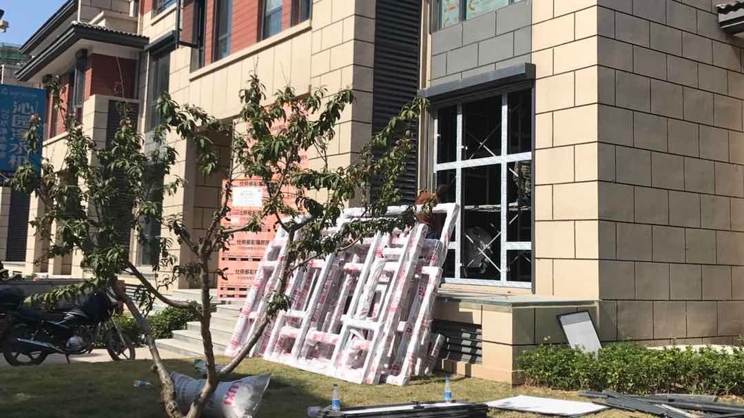 金堂木為翰林國際業主提供鋁包木門窗案例